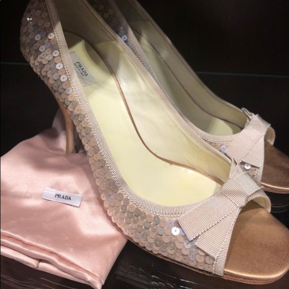 PRADA - Elegant Open-toe Pumps